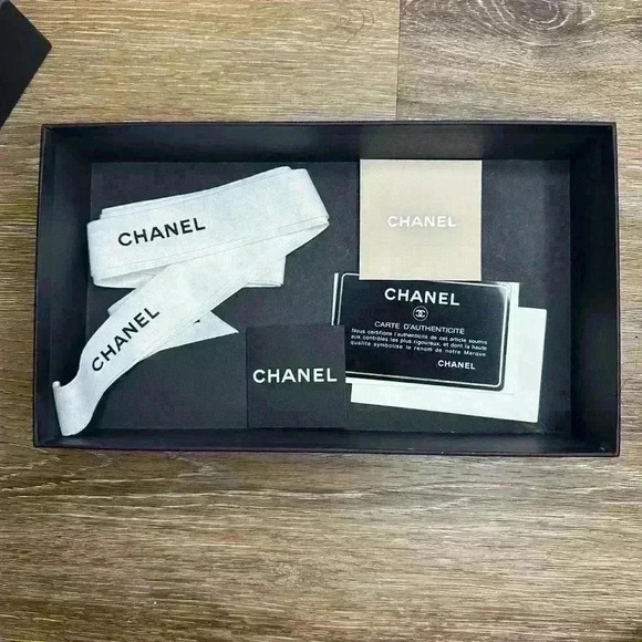 Authentic Chanel CC Logo Continental Wallet Patent Leather - Picture 2 of 15